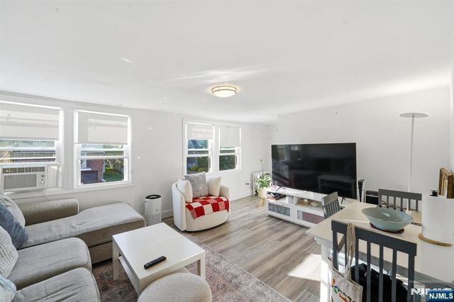 60 Westervelt Place, Lodi, NJ 07644