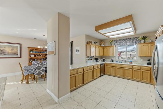 85 N Fairfax Avenue, Clovis, CA 93612