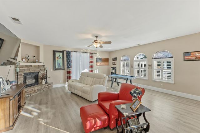 85 N Fairfax Avenue, Clovis, CA 93612