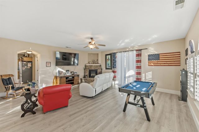 85 N Fairfax Avenue, Clovis, CA 93612