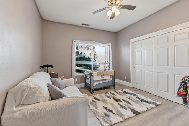 85 N Fairfax Avenue, Clovis, CA 93612