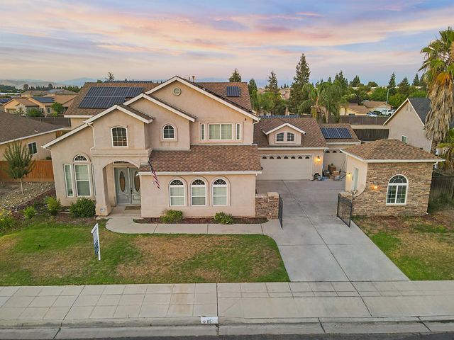 85 N Fairfax Avenue, Clovis, CA 93612