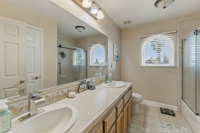 85 N Fairfax Avenue, Clovis, CA 93612