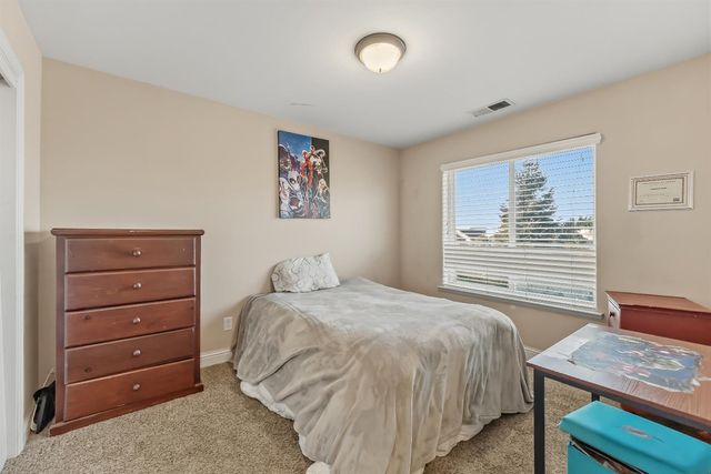 85 N Fairfax Avenue, Clovis, CA 93612
