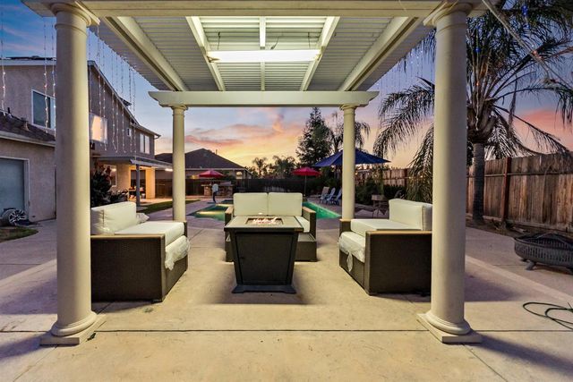 85 N Fairfax Avenue, Clovis, CA 93612