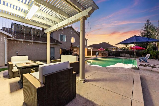85 N Fairfax Avenue, Clovis, CA 93612