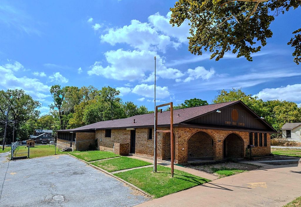 1500 W Crawford Street, Denison, TX 75020