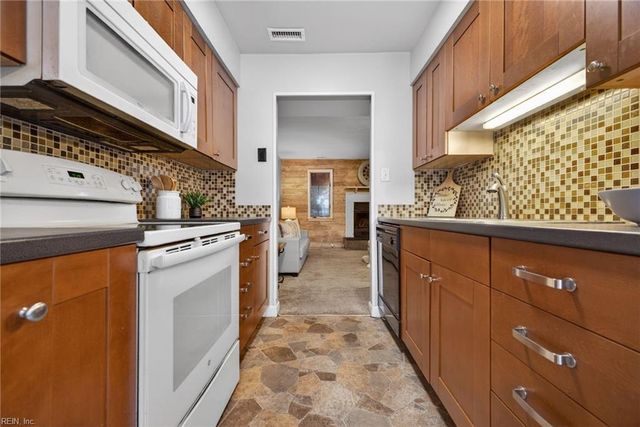 4346 Stafford DR, Chesapeake, VA 23321