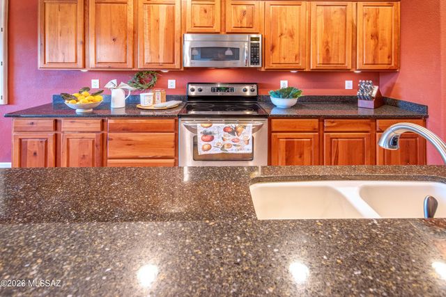 2212 E Bluejay Bluff Lane, Green Valley, AZ 85614