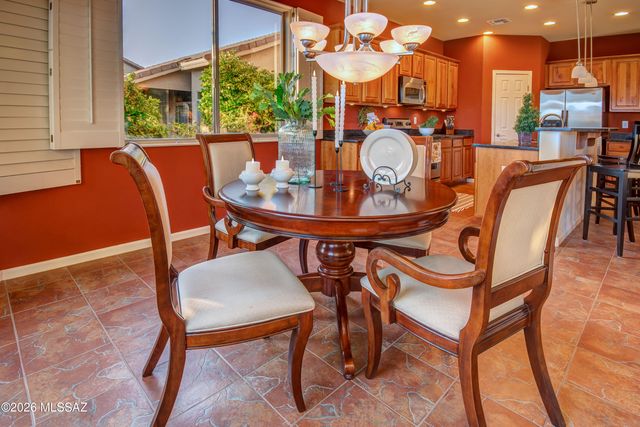 2212 E Bluejay Bluff Lane, Green Valley, AZ 85614