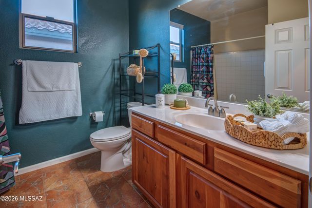 2212 E Bluejay Bluff Lane, Green Valley, AZ 85614