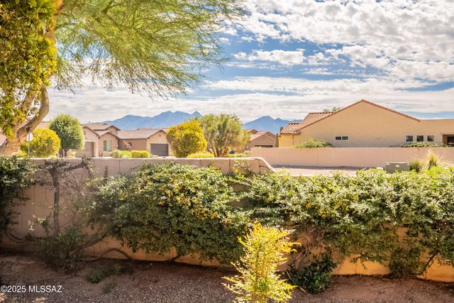 2212 E Bluejay Bluff Lane, Green Valley, AZ 85614