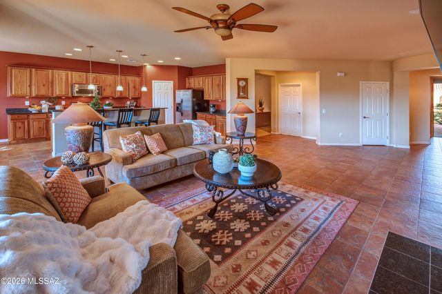 2212 E Bluejay Bluff Lane, Green Valley, AZ 85614