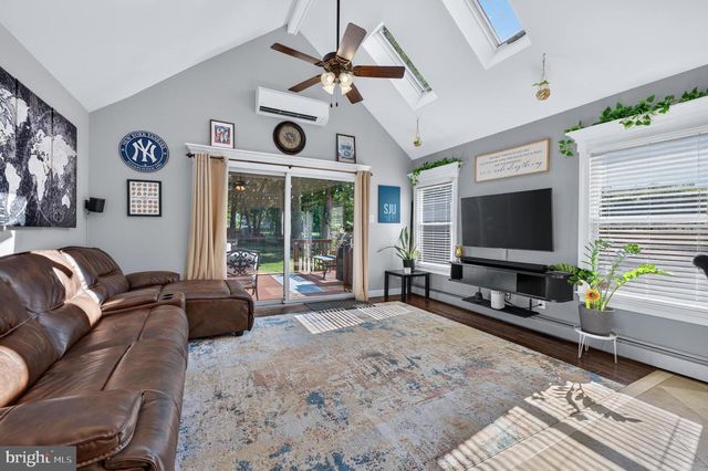 477 CUTLER, Maple Shade, NJ 08052