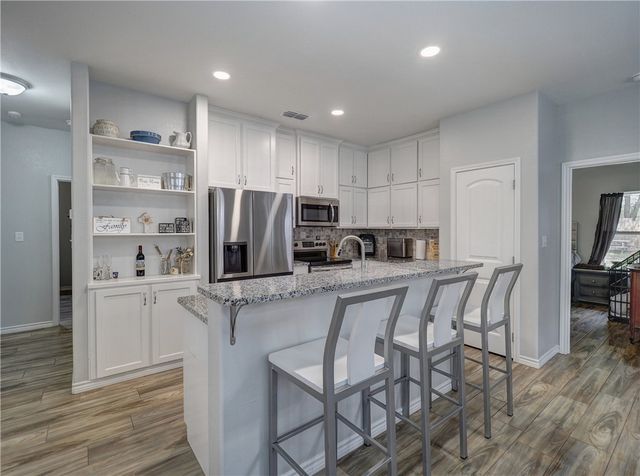 350 N 10th St, Aransas Pass, TX 78336
