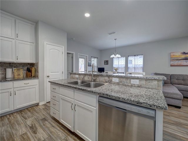 350 N 10th St, Aransas Pass, TX 78336
