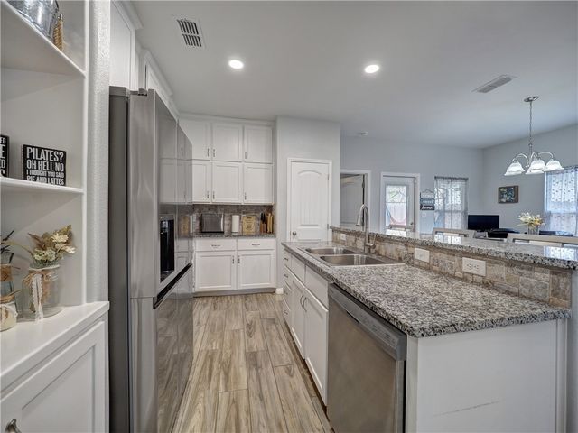 350 N 10th St, Aransas Pass, TX 78336