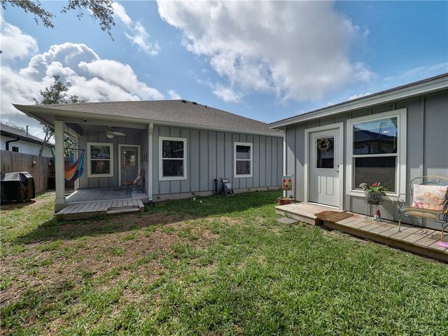 350 N 10th St, Aransas Pass, TX 78336