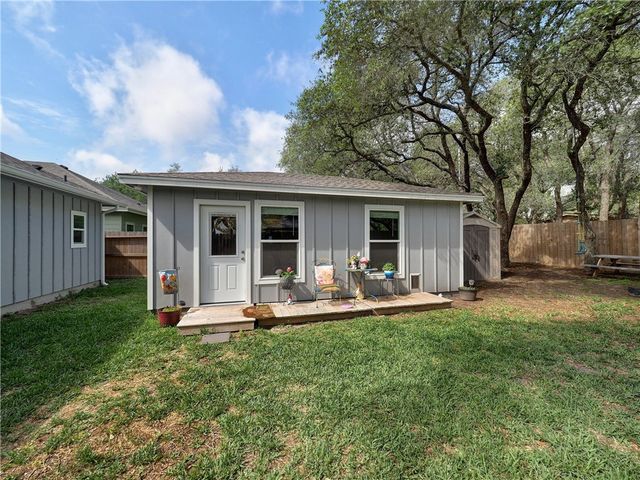 350 N 10th St, Aransas Pass, TX 78336