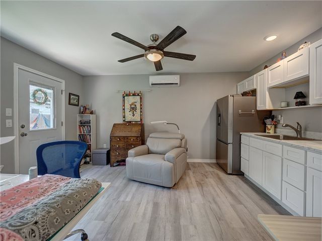 350 N 10th St, Aransas Pass, TX 78336