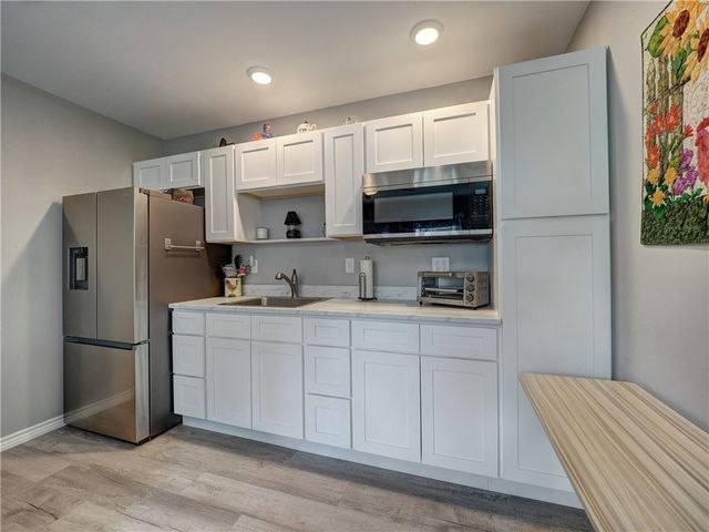 350 N 10th St, Aransas Pass, TX 78336