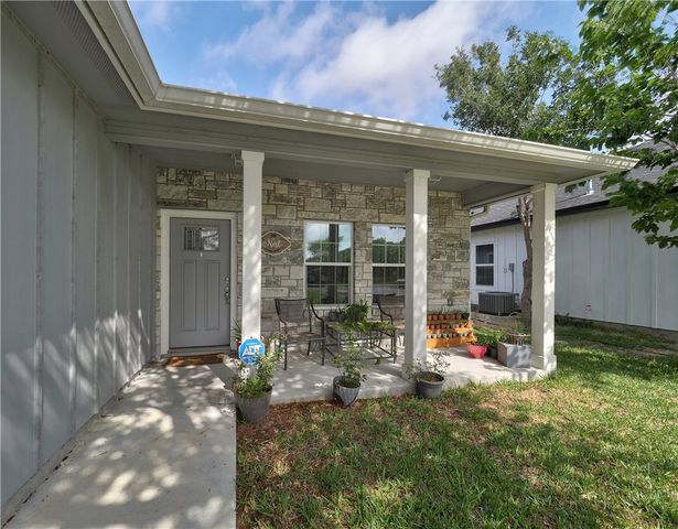 350 N 10th St, Aransas Pass, TX 78336