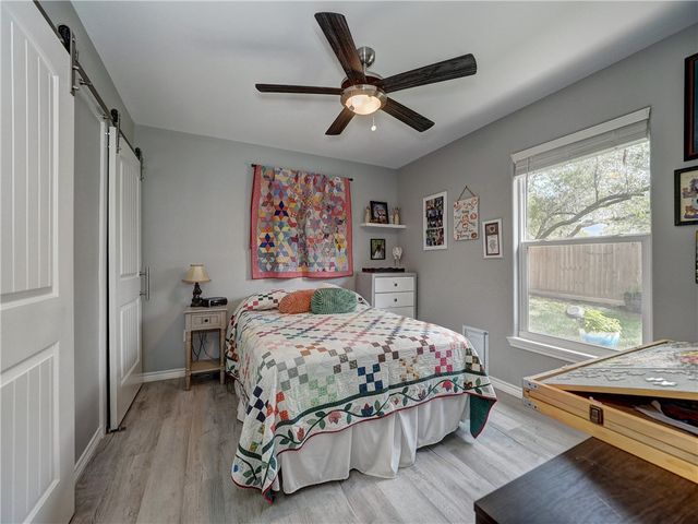 350 N 10th St, Aransas Pass, TX 78336