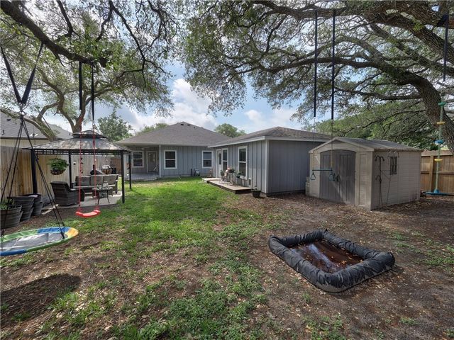350 N 10th St, Aransas Pass, TX 78336
