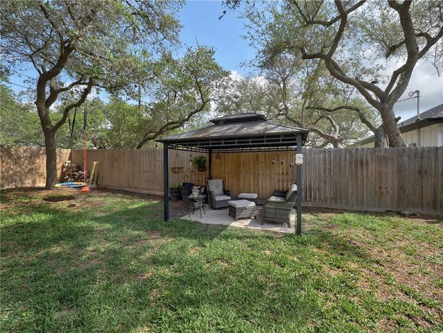 350 N 10th St, Aransas Pass, TX 78336