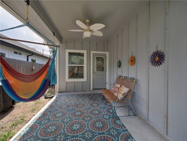 350 N 10th St, Aransas Pass, TX 78336