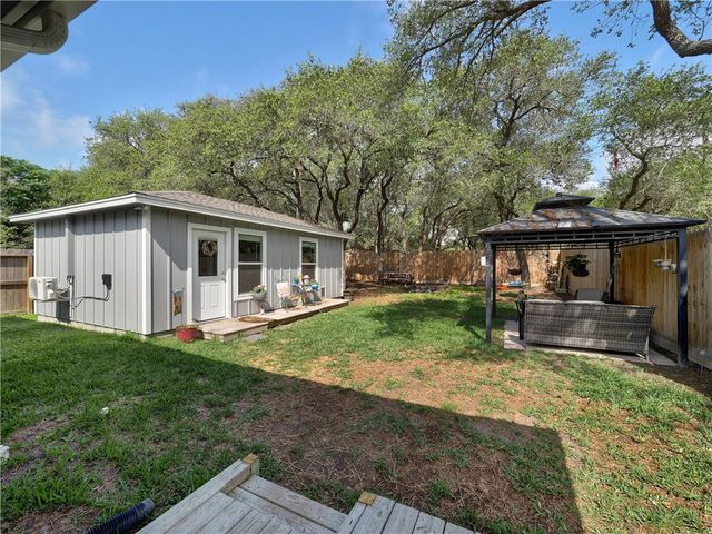 350 N 10th St, Aransas Pass, TX 78336