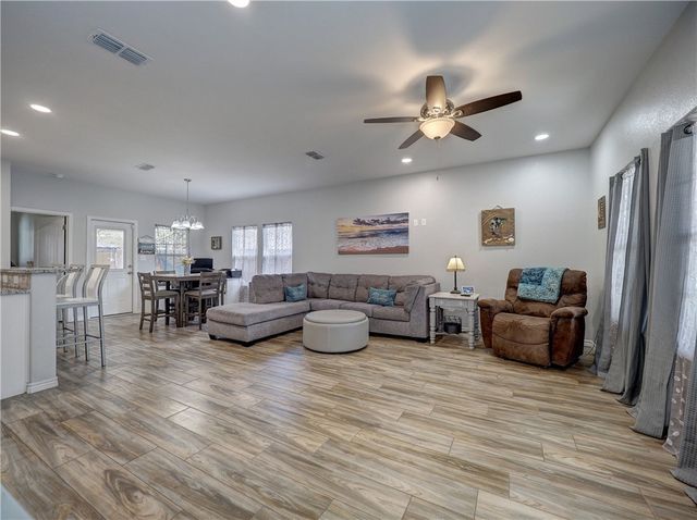 350 N 10th St, Aransas Pass, TX 78336