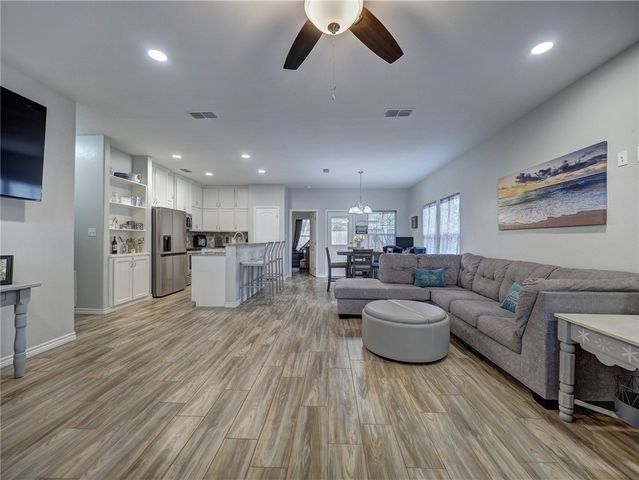 350 N 10th St, Aransas Pass, TX 78336
