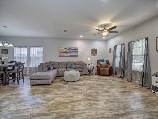 350 N 10th St, Aransas Pass, TX 78336
