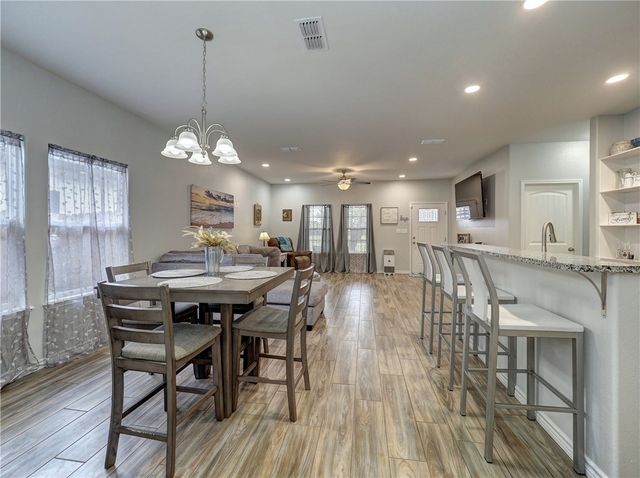 350 N 10th St, Aransas Pass, TX 78336