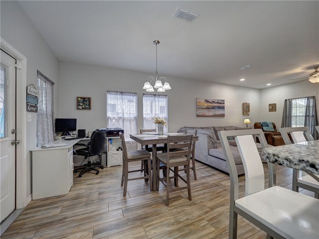 350 N 10th St, Aransas Pass, TX 78336