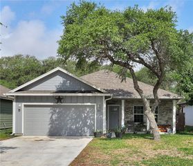 350 N 10th St, Aransas Pass, TX 78336