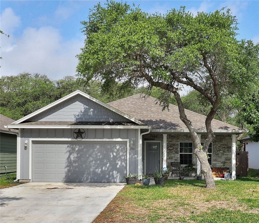350 N 10th St, Aransas Pass, TX 78336