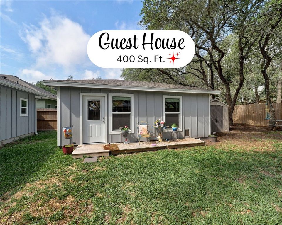 350 N 10th St, Aransas Pass, TX 78336 — photo 2