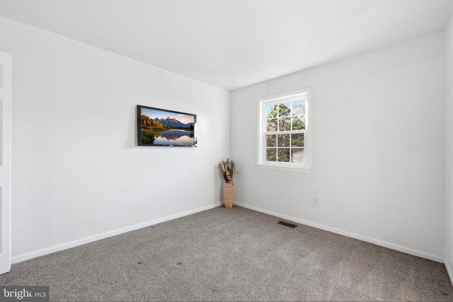 1704 W BANCROFT LN, Crofton, MD 21114
