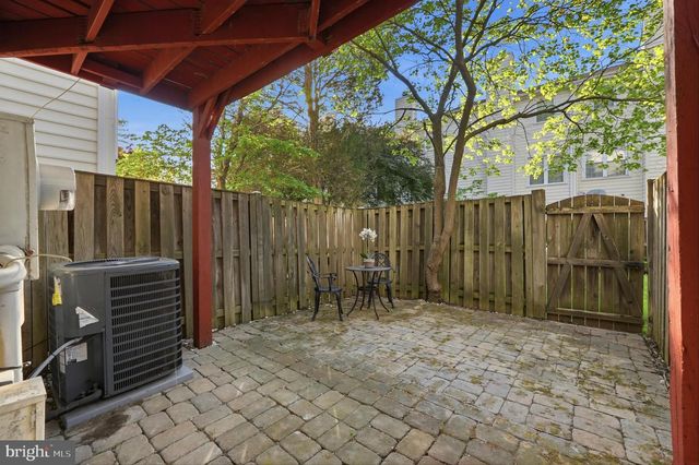 1704 W BANCROFT LN, Crofton, MD 21114