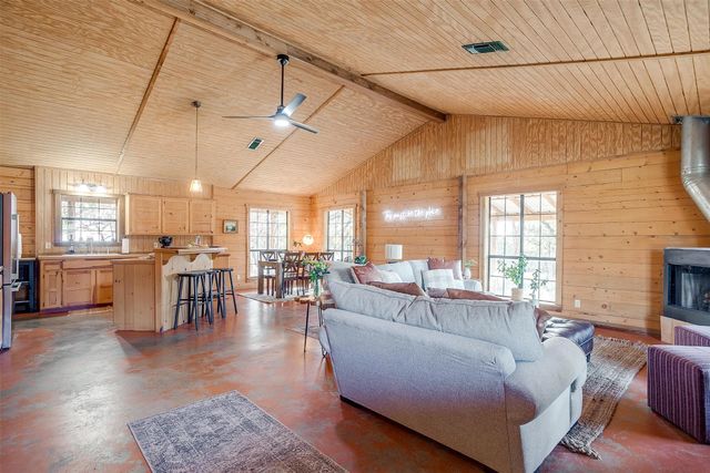 1348 County Road 2013, Glen Rose, TX 76690