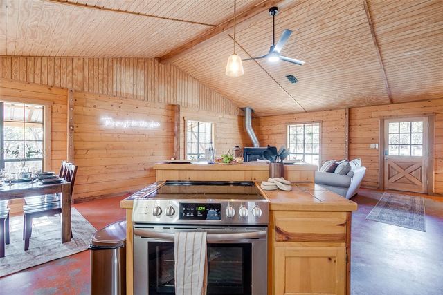 1348 County Road 2013, Glen Rose, TX 76690