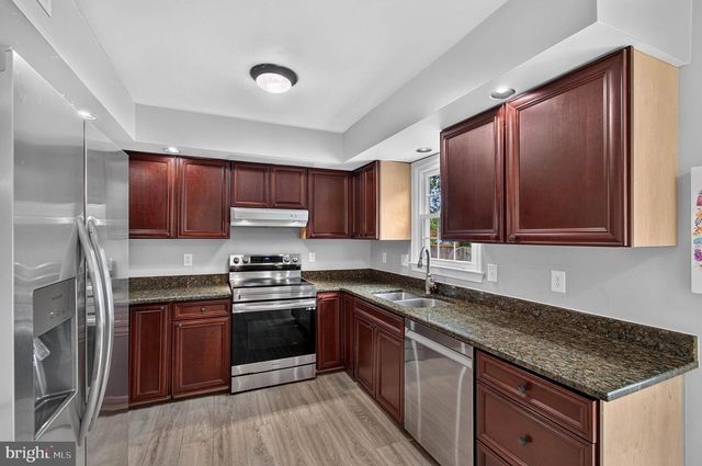 8209 SUNSET DR, Manassas, VA 20110