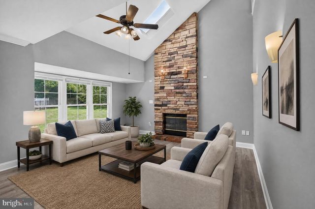 8209 SUNSET DR, Manassas, VA 20110