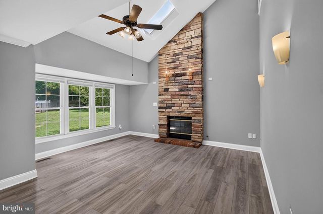 8209 SUNSET DR, Manassas, VA 20110