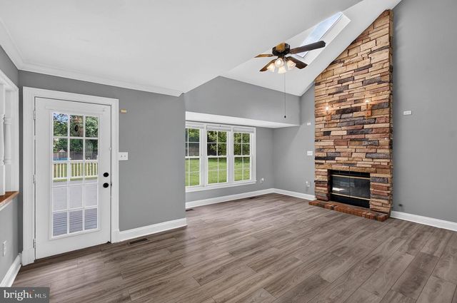 8209 SUNSET DR, Manassas, VA 20110
