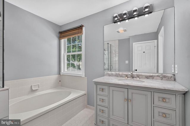 8209 SUNSET DR, Manassas, VA 20110