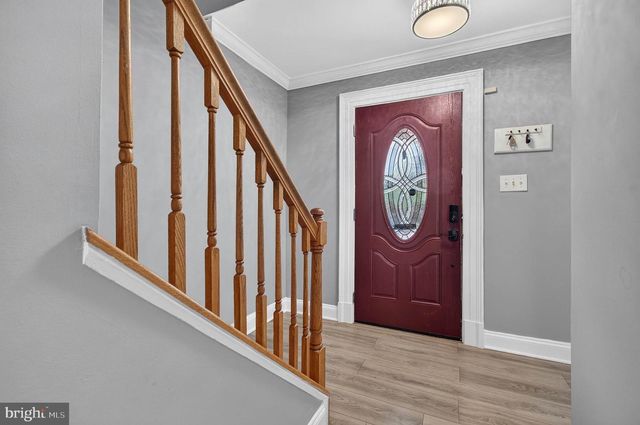 8209 SUNSET DR, Manassas, VA 20110