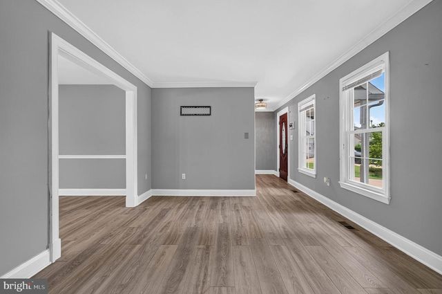 8209 SUNSET DR, Manassas, VA 20110